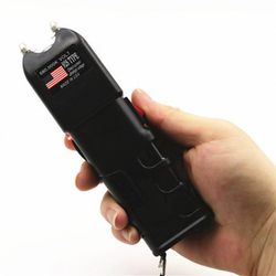 928型黑鹰高压防身电击器